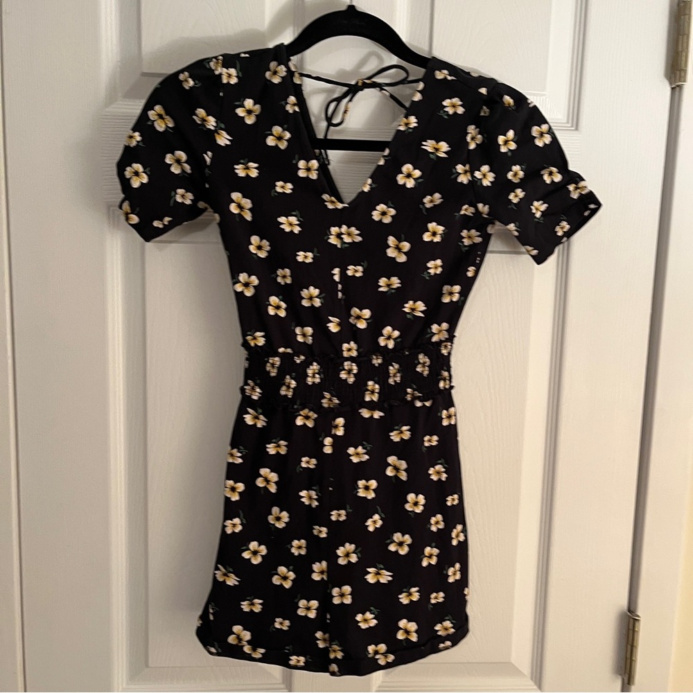 Bershka Black Mini Romper with Puff Sleeves and V-Neck